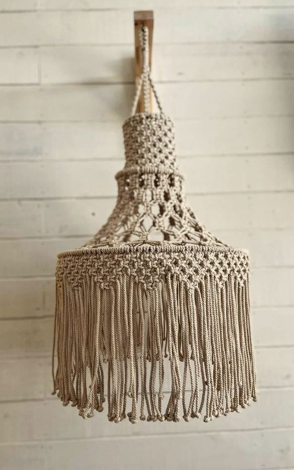 Pantalla colgante tejida a mano de macramé