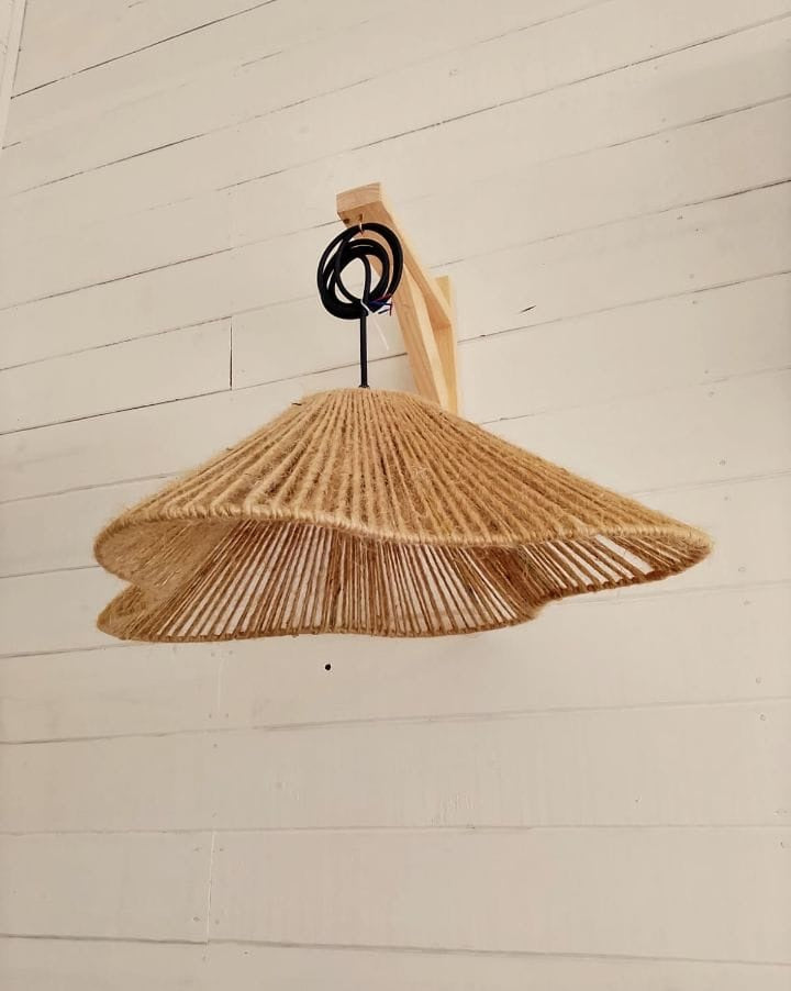 Pantalla colgante de yute natural