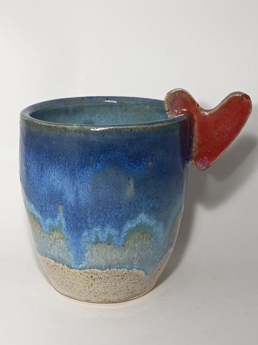 Vaso de cerámica con asa corazón