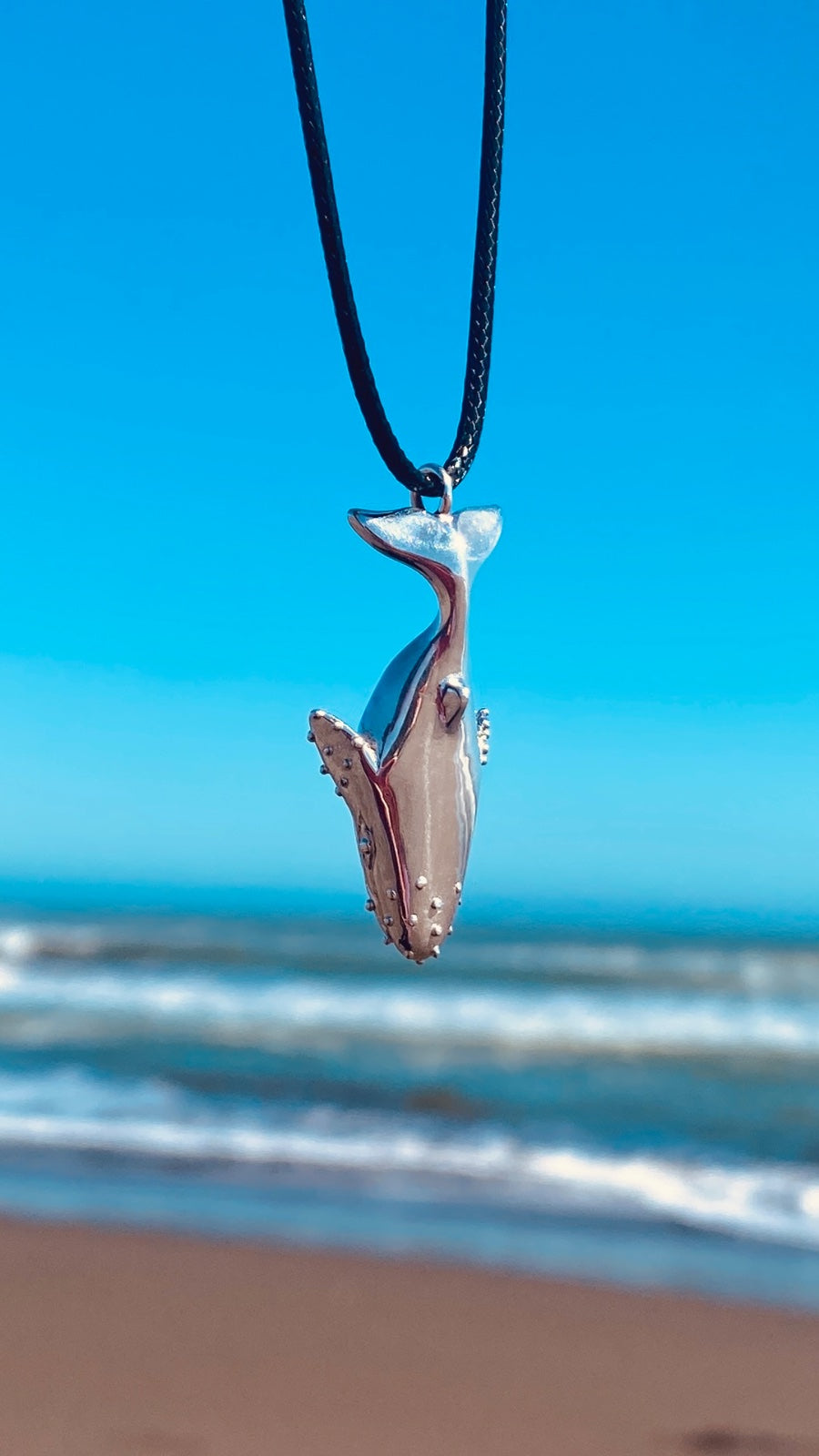 Collar "Elegancia Oceánica" - Ballena Jorobada de