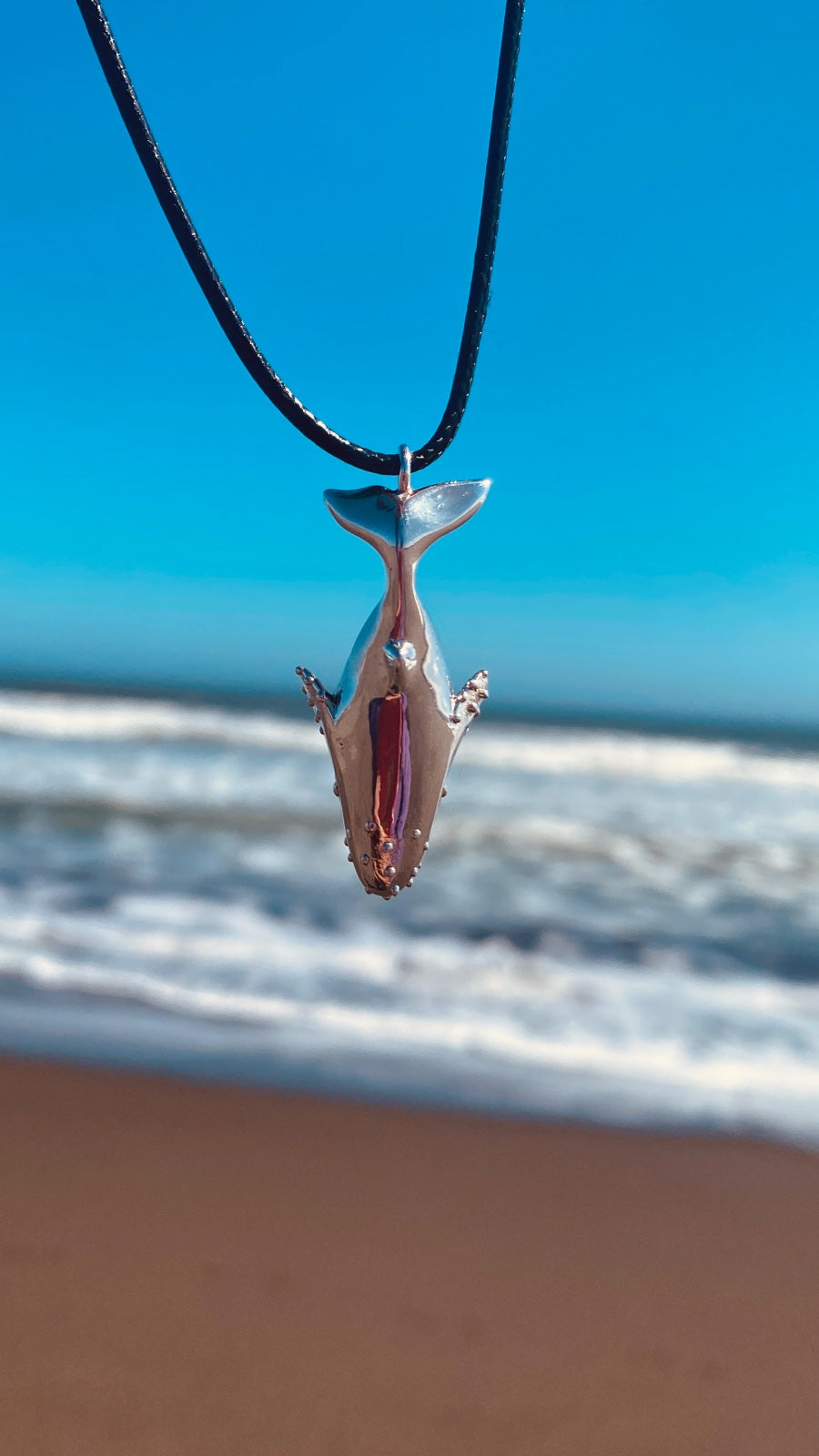 Collar "Elegancia Oceánica" - Ballena Jorobada de